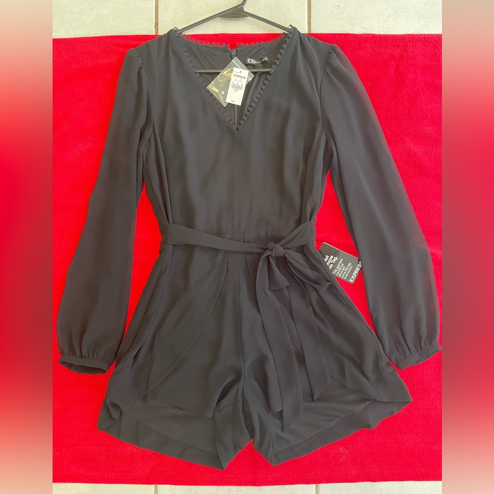 NWT- Express Black V-neck jumper size 8